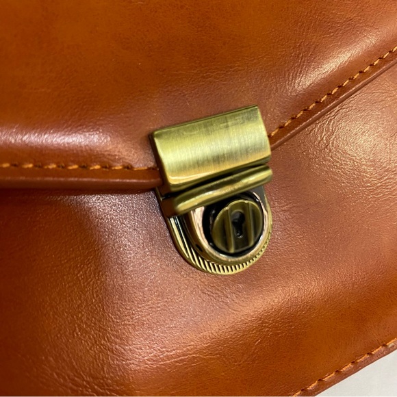 Classic Tan Crossbody Bag with Gold-Tone Lock Clutch Option Small - Picture 15 of 16